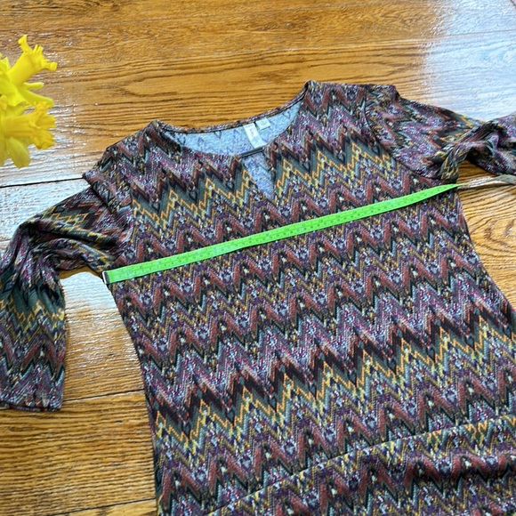 Tacera bell sleeve shift dress.  Size Large.  Green, gold, purple. Fall colors. - Picture 9 of 12